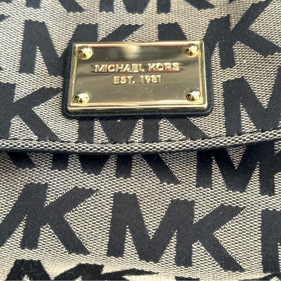 MICHAEL KORS PURSE EUC - Picture 2 of 4